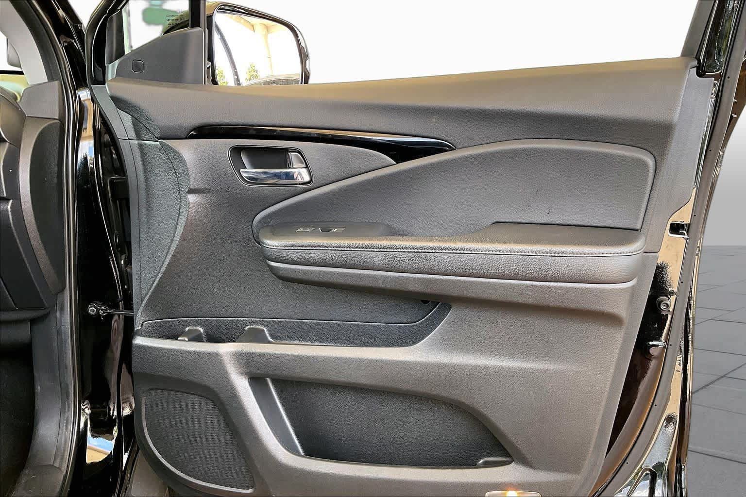 Used 2019 Honda Pilot Touring image 21