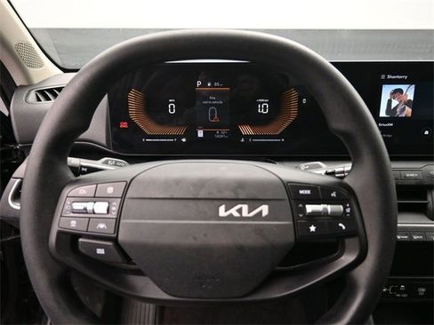 Used 2025 Kia K4 LXS image 14