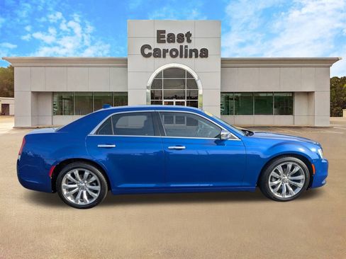 Used 2018 Chrysler 300 Limited w/ Safetytec Plus Group image 2