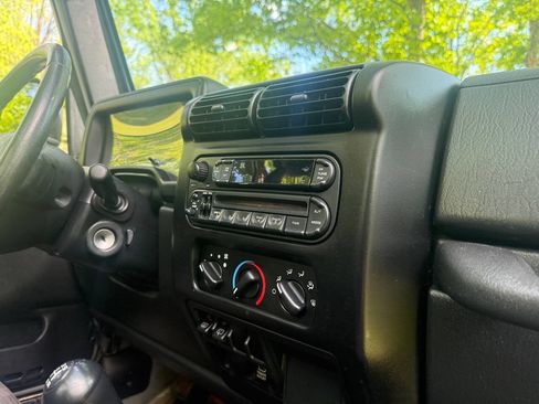 Used 2003 Jeep Wrangler SE AWD/4WD image 40