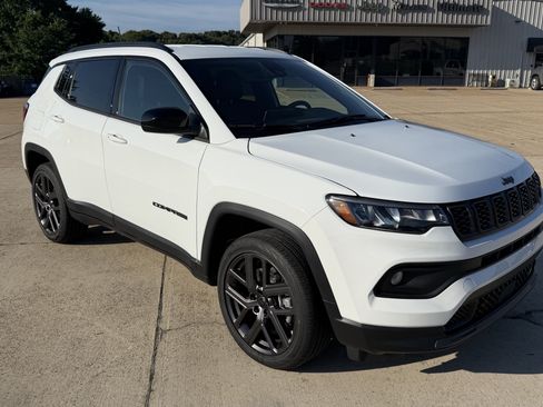 New 2026 Jeep Compass Latitude AWD/4WD image 10