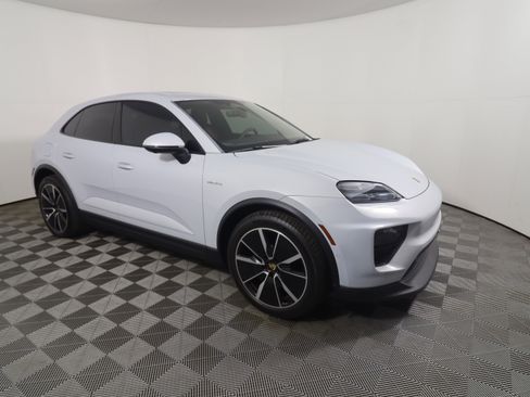 Used 2024 Porsche Macan 4 Electric image 9
