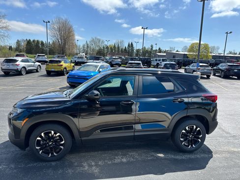 Used 2023 Chevrolet TrailBlazer LT w/ Convenience Package FWD image 10