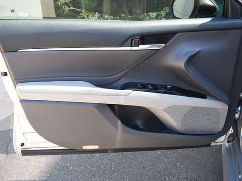 Certified 2018 Toyota Camry XLE FWD image 13