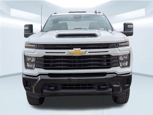 Used 2024 Chevrolet Silverado 2500 Custom w/ Custom Value Package image 10