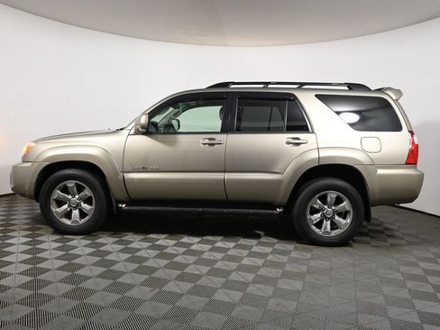 Used 2007 Toyota 4Runner Limited AWD/4WD image 2