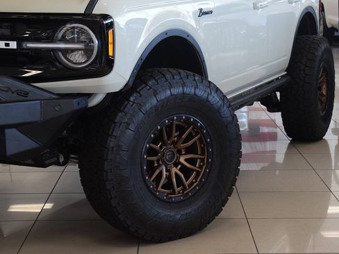 Used 2025 Ford Bronco Outer Banks AWD/4WD image 16