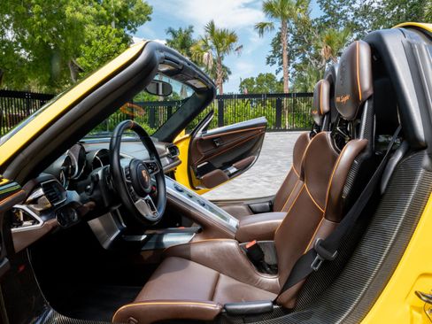 Used 2015 Porsche 918 Spyder AWD/4WD image 32