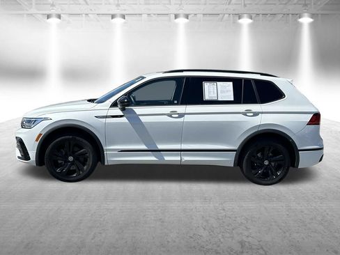 Used 2023 Volkswagen Tiguan SE R-Line AWD/4WD image 2