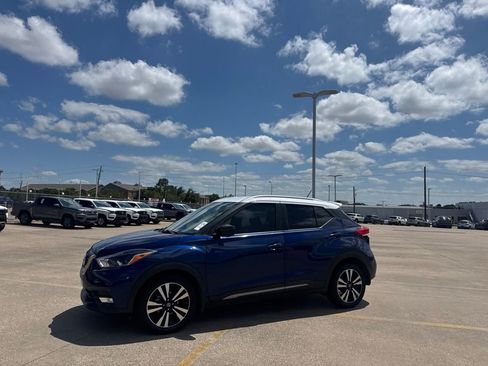 Certified 2019 Nissan Kicks SR w/ SR Premium Package FWD image 10