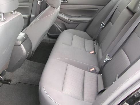 Used 2025 Nissan Altima 2.5 SV FWD image 10