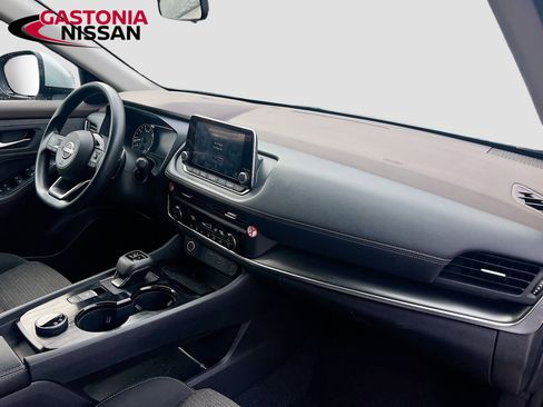 Used 2023 Nissan Rogue SV image 36