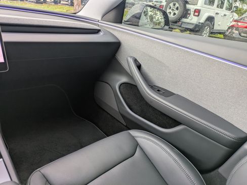 Used 2025 Tesla Model 3 RWD image 13