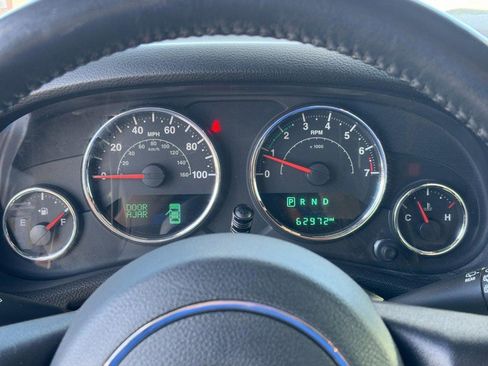 Used 2017 Jeep Wrangler Unlimited Rubicon w/ Connectivity Group image 14