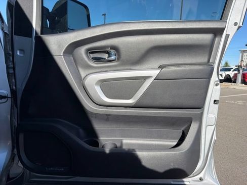 Used 2018 Nissan Titan PRO-4X w/ Pro-4x Convenience Package AWD/4WD image 9