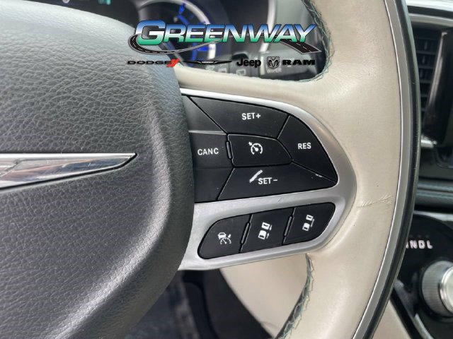 Used 2017 Chrysler Pacifica Platinum FWD image 34