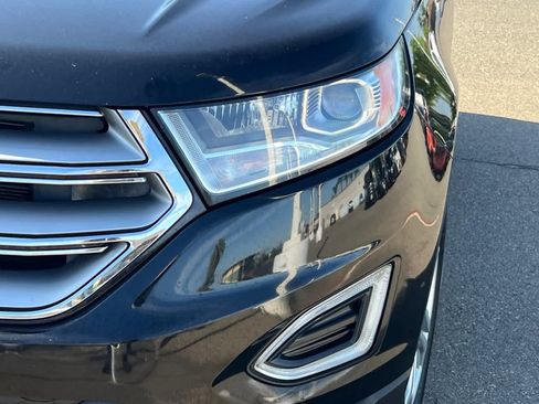 Used 2018 Ford Edge Titanium FWD image 11