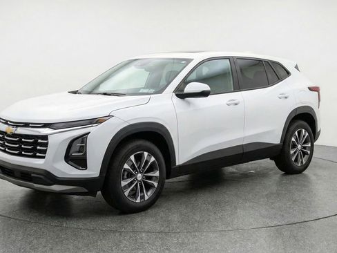 Used 2025 Chevrolet Equinox LT FWD image 3