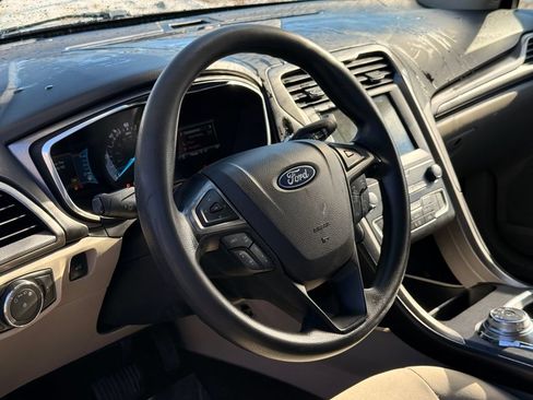 Used 2020 Ford Fusion SE FWD image 24