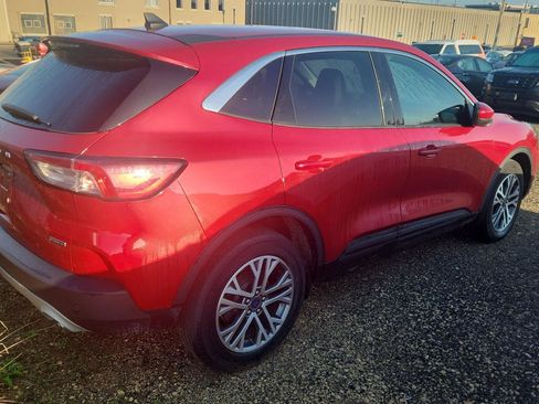 Used 2022 Ford Escape SEL w/ Technology Package image 4