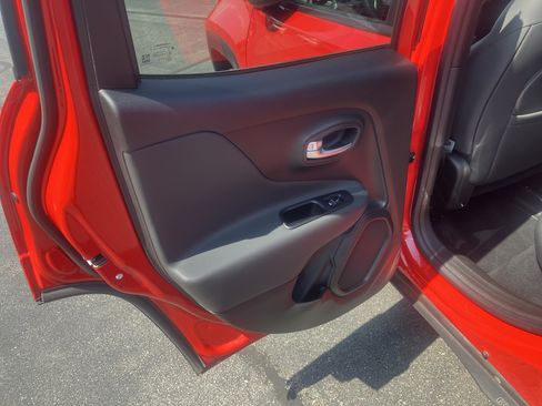 Used 2021 Jeep Renegade Limited w/ Trailer Tow Group AWD/4WD image 13