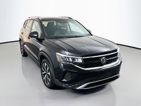 Used 2022 Volkswagen Taos SE image 1