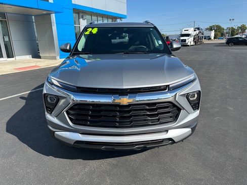 Used 2024 Chevrolet TrailBlazer LT image 2