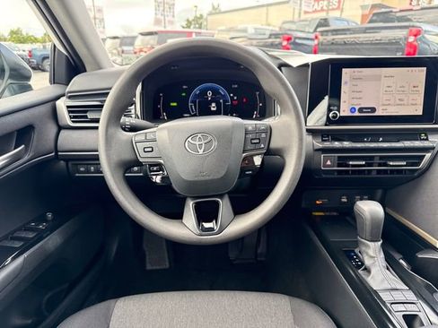 Used 2025 Toyota Camry LE FWD image 13