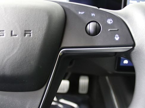 Used 2021 Tesla Model S Plaid image 17