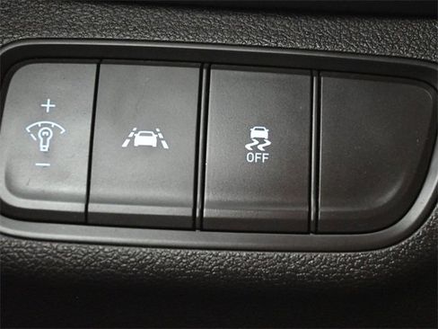 Used 2020 Hyundai Santa Fe SE image 30