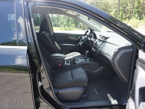 Used 2020 Nissan Rogue SV w/ Premium Package FWD image 14