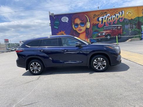 Used 2021 Toyota Highlander XLE image 7