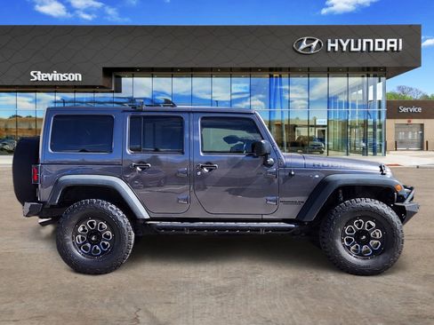 Used 2016 Jeep Wrangler Unlimited Rubicon w/ Connectivity Group image 4