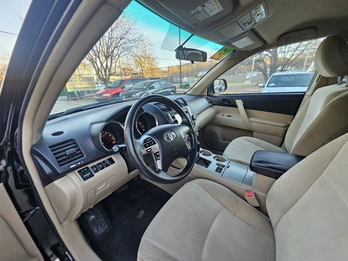 Used 2013 Toyota Highlander SE w/ Cold Weather Pkg image 7