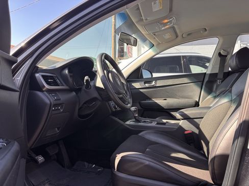 Used 2018 Kia Optima S image 11