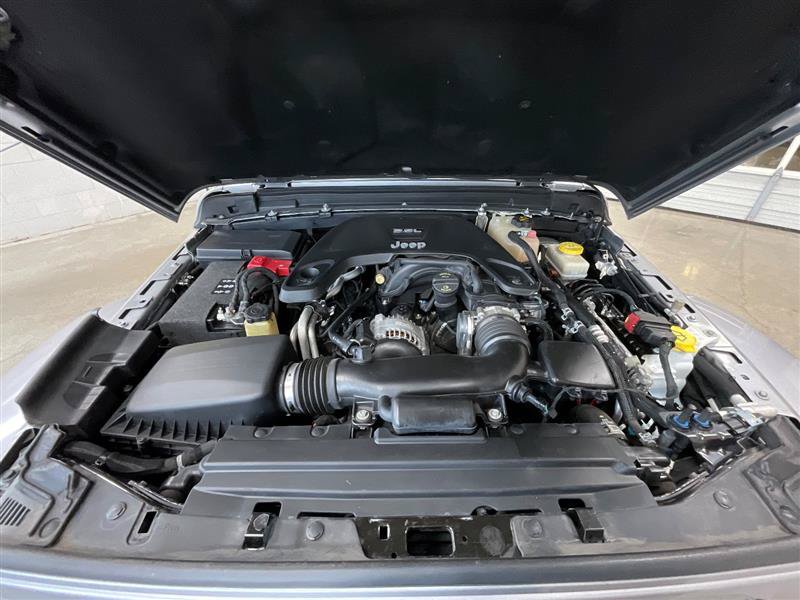 Used 2018 Jeep Wrangler Unlimited Sahara AWD/4WD image 32