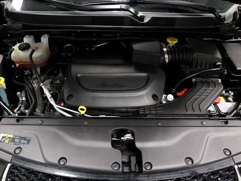 Used 2025 Chrysler Pacifica Select FWD image 16