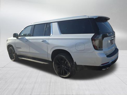Used 2025 Chevrolet Suburban Premier image 4