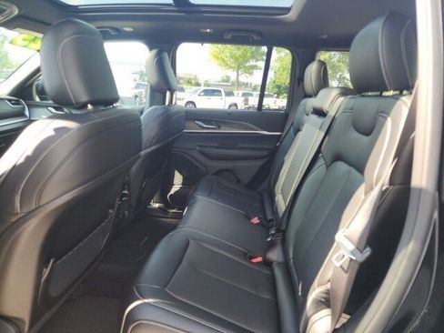 New 2025 Jeep Grand Cherokee Limited w/ Luxury Tech Group II image 22