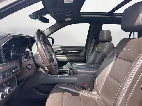 Used 2021 GMC Yukon Denali w/ Denali Premium Package image 9