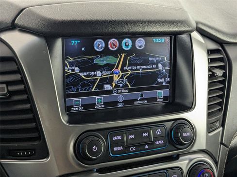 Used 2017 Chevrolet Suburban LT image 18