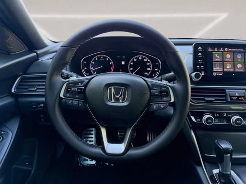 Used 2018 Honda Accord Sport image 13