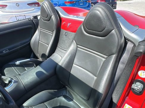 Used 2006 Pontiac Solstice Convertible w/ Premium Package RWD image 13