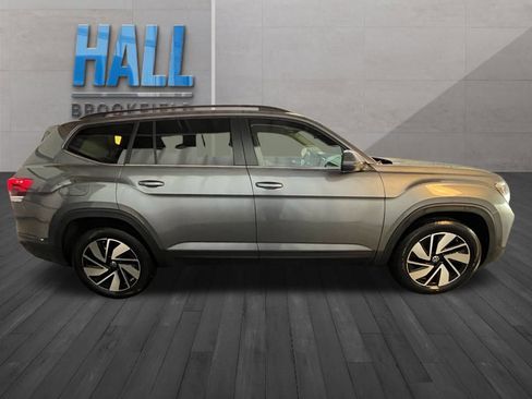 Certified 2025 Volkswagen Atlas SE image 6