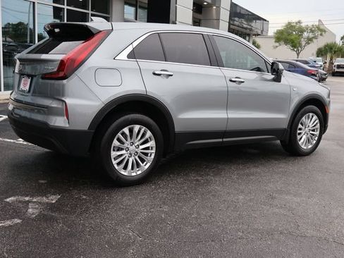 Used 2024 Cadillac XT4 Luxury w/ Cold Weather Package FWD image 9