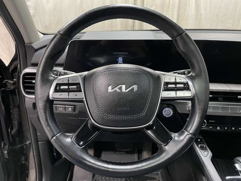 Used 2024 Kia Telluride EX w/ EX Captain's Chair Package AWD/4WD image 11
