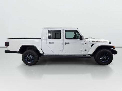 New 2026 Jeep Gladiator Sport AWD/4WD image 3