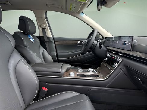 New 2025 Genesis GV80 2.5T Prestige image 15