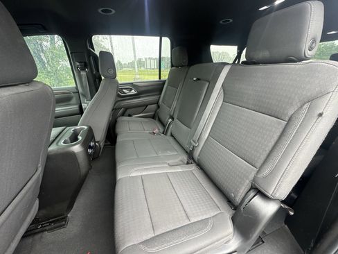 Used 2024 Chevrolet Suburban LS RWD image 22