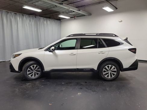 Used 2022 Subaru Outback Premium image 5